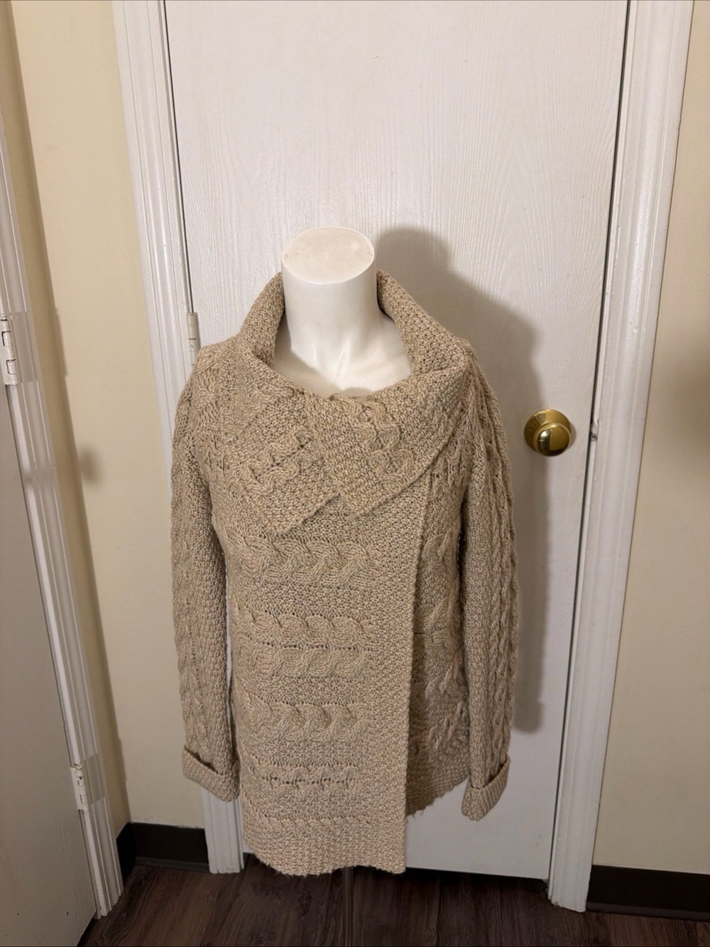 Aran Crafts Ireland 100% Merino Wool Womens Sz S Beige Cable Knit Cardigan